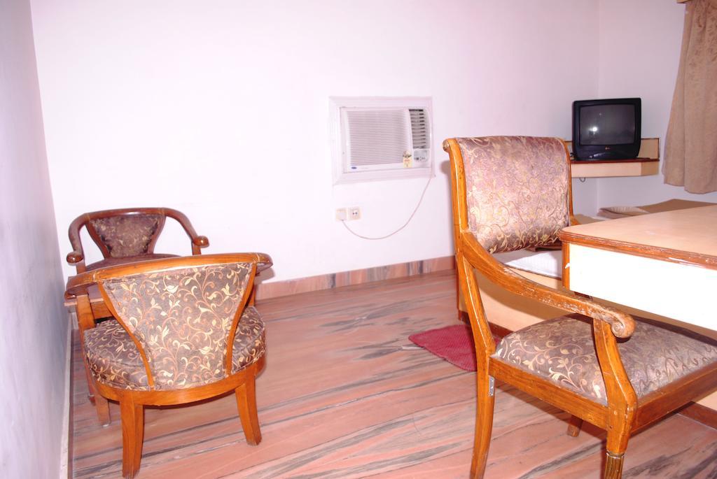 Hotel Padma Puri Exterior foto